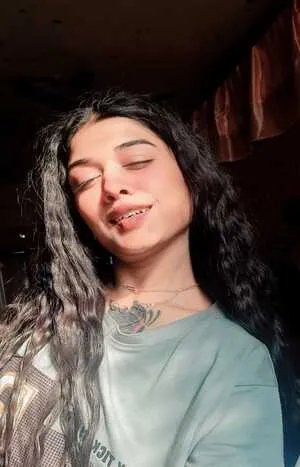VIP call girl in Sundar Nagar